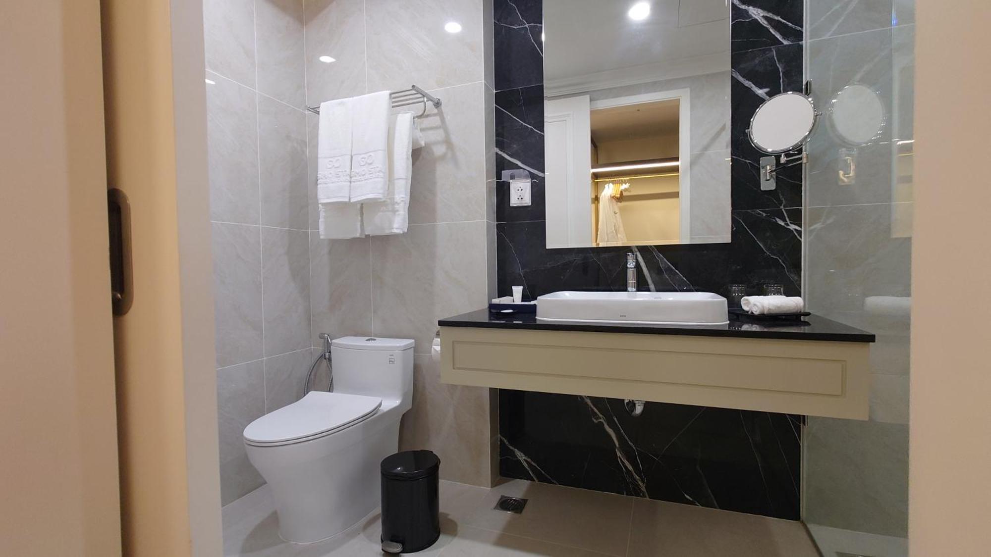 Cosmo Stars Hotel Bac Lieu Экстерьер фото